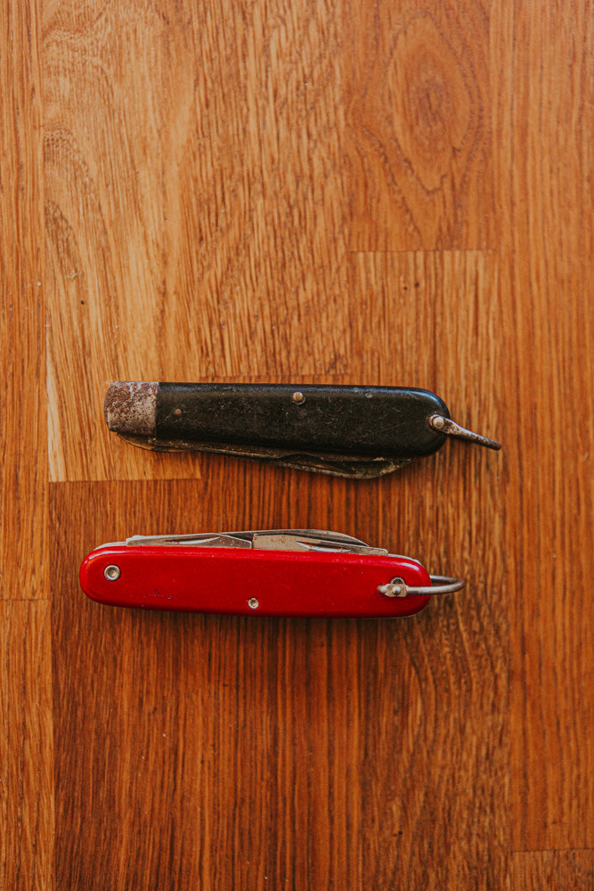 Set of vintage pocket knifes