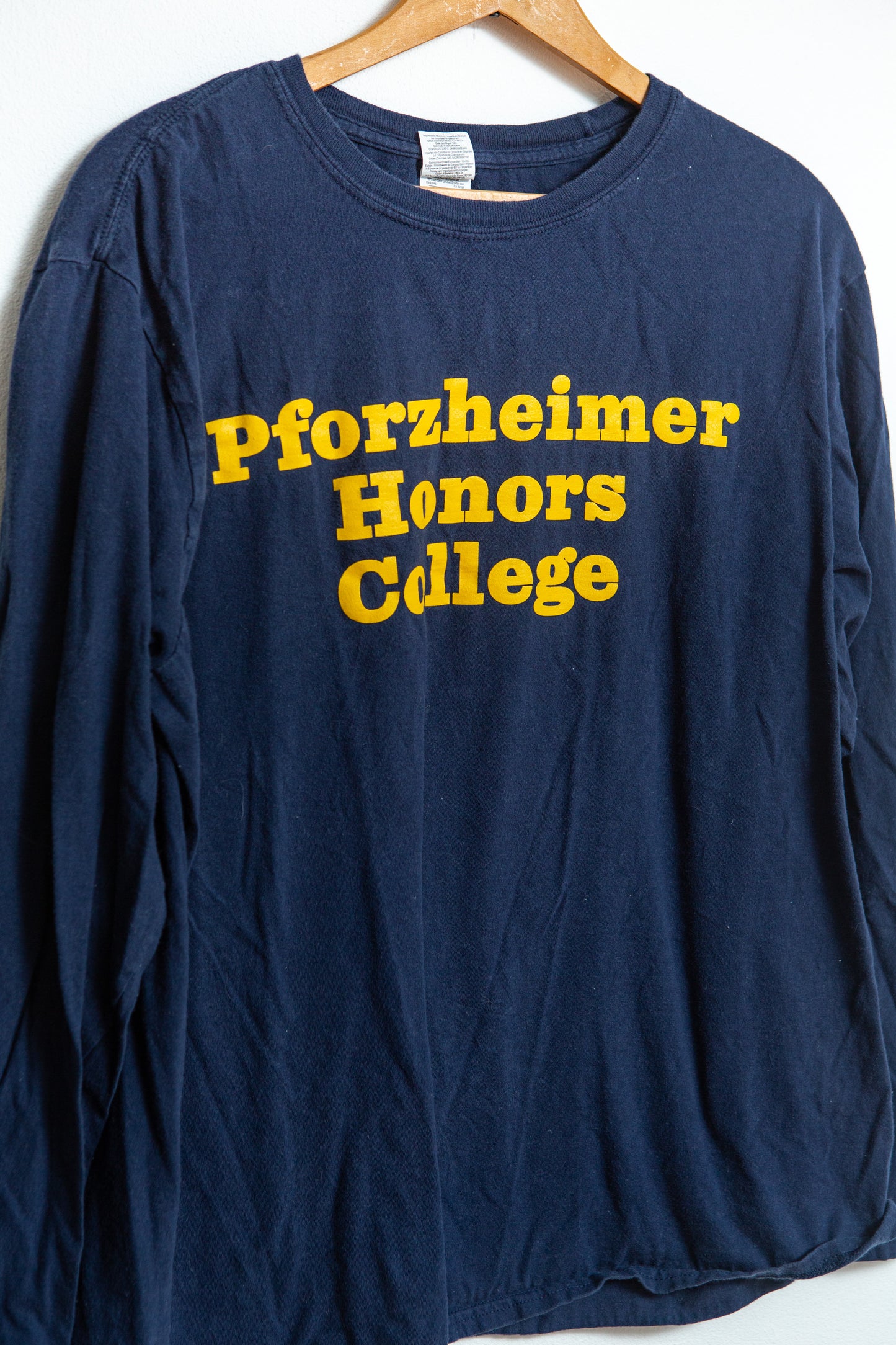Pace University Pforzheimer Honors College Long Sleeve T-shirt Size L